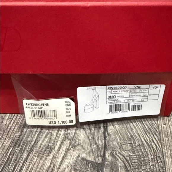 Valentino Garavani Black Platform Heels - Picture 2 of 7